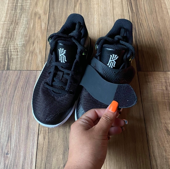 ⚡💚NWT Nike Kyrie Flytrap III (PS) Volt💚⚡ - Picture 8 of 12